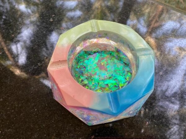 hexa-rainbow-resin-ashtray-panda-rolling_720x
